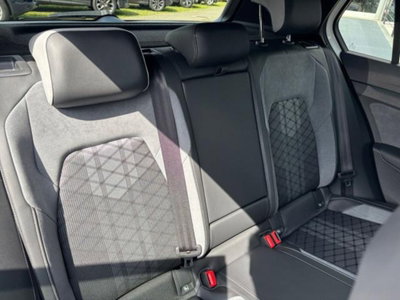 Volkswagen Golf 2.0 TDI 150 CV DSG SCR R-Line (9)