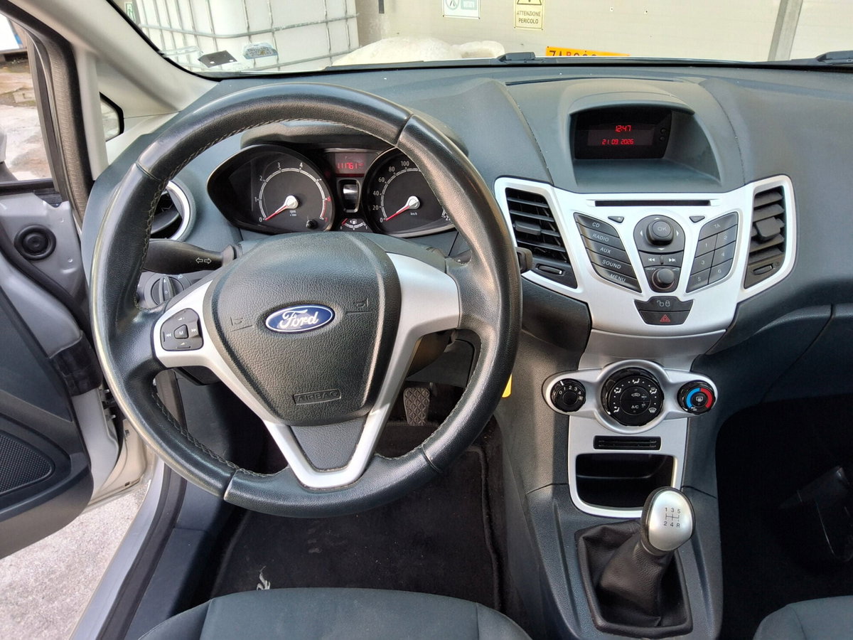Ford Fiesta 1.2 82 CV 5 porte Titanium (12)