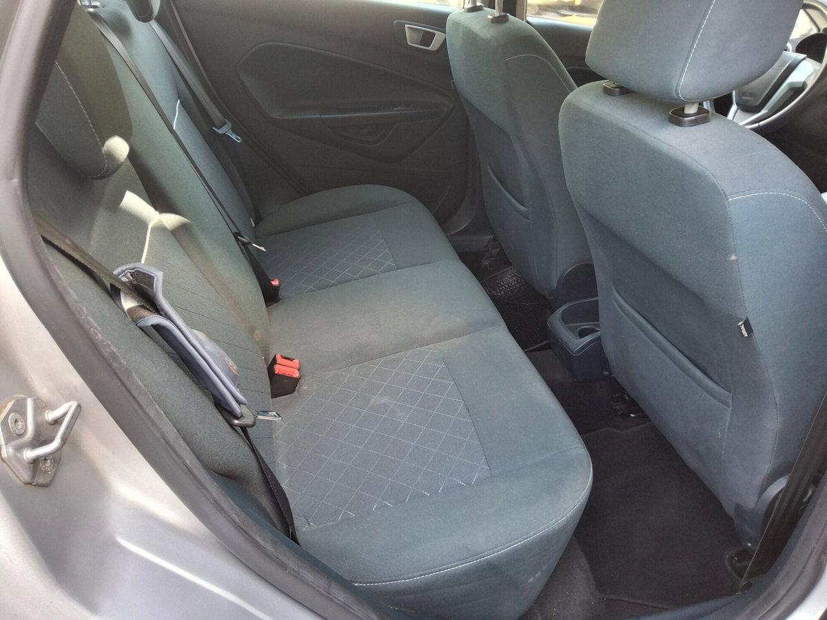 Ford Fiesta 1.2 82 CV 5 porte Titanium (18)