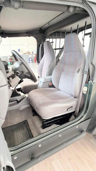 Jeep Wrangler 2.5 cat Soft top (EU) (12)
