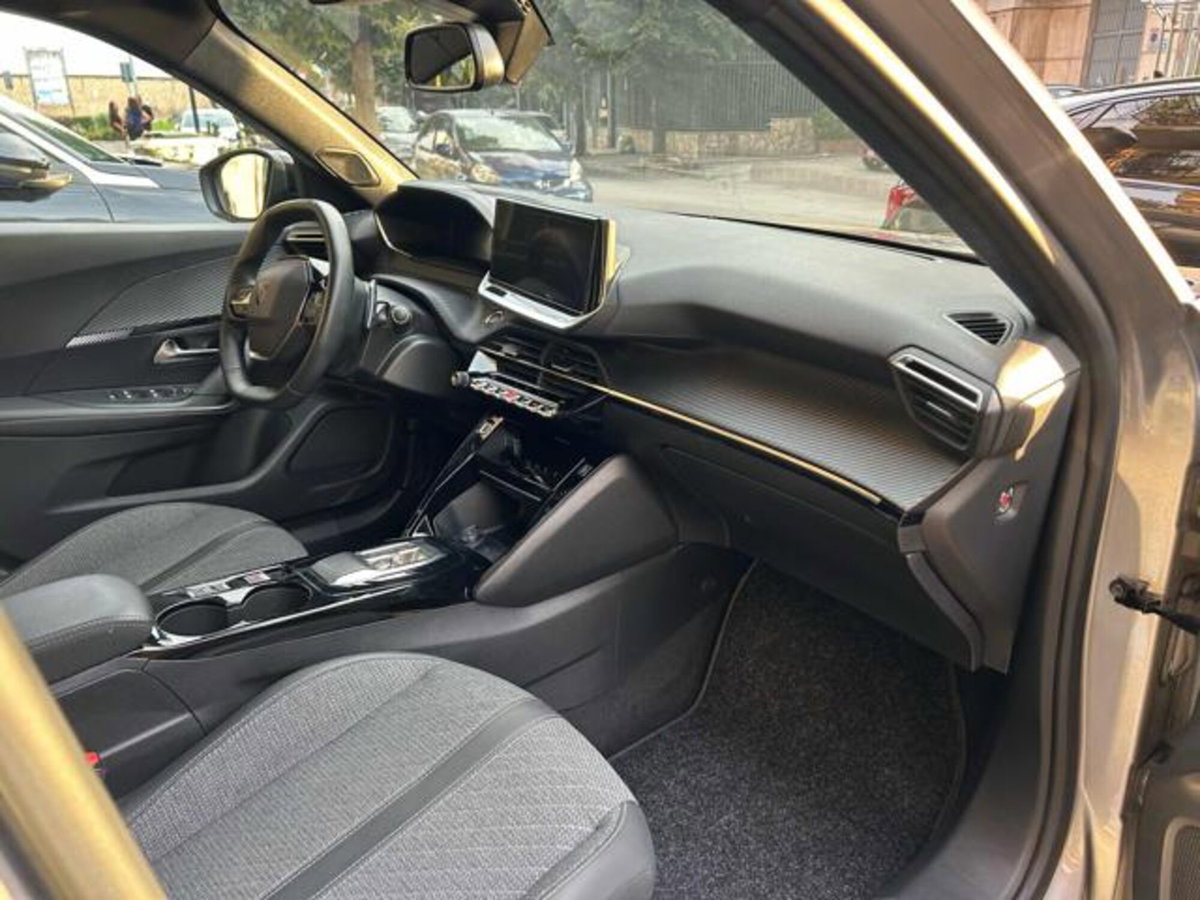 Peugeot 2008 BlueHDi 130 S&S EAT8 Allure Pack (12)