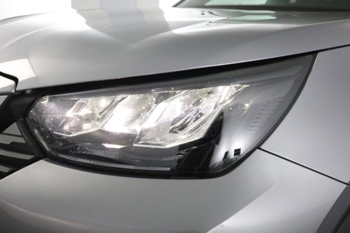 Peugeot 2008 PureTech 100 S&S Allure (8)