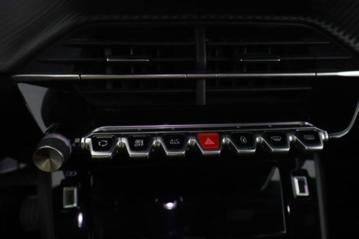 Peugeot 2008 PureTech 100 S&S Allure (12)