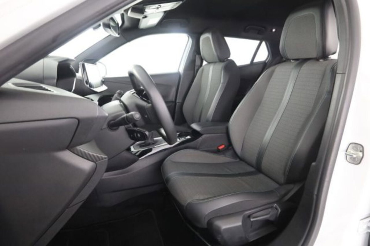 Peugeot 2008 PureTech 100 S&S Allure (2)