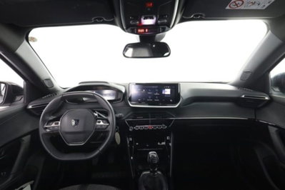 Peugeot 2008 PureTech 100 S&S Allure (3)