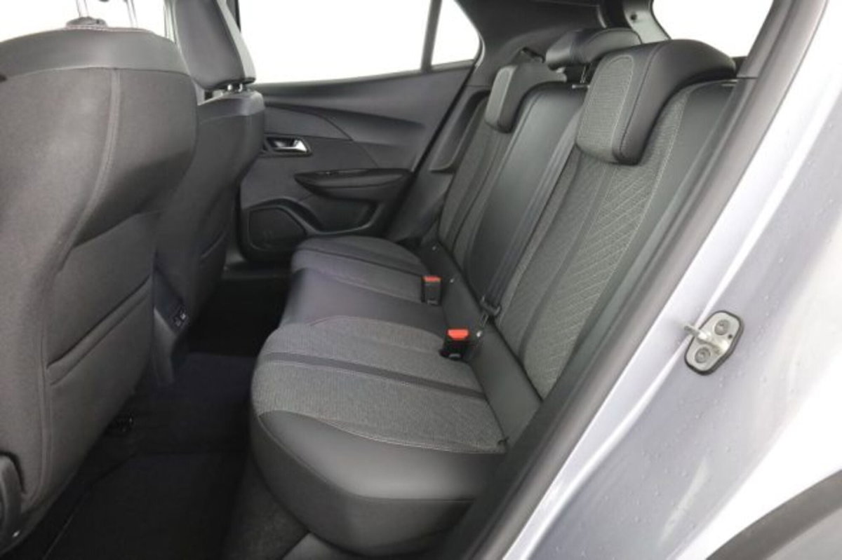 Peugeot 2008 PureTech 100 S&S Allure (2)