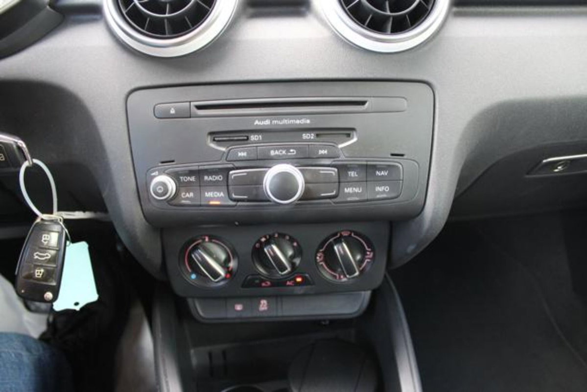 Audi A1 1.6 TDI 105 CV Ambition (11)