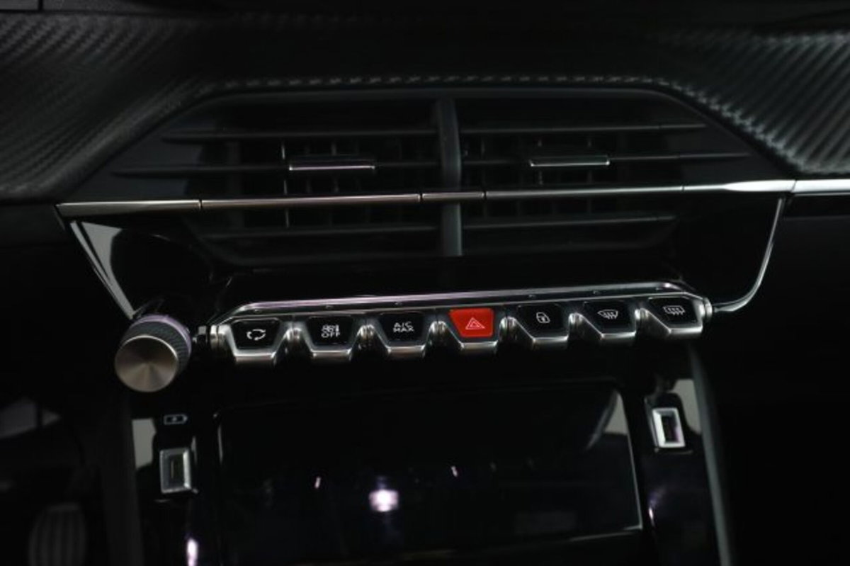 Peugeot 2008 PureTech 100 S&S Allure (13)