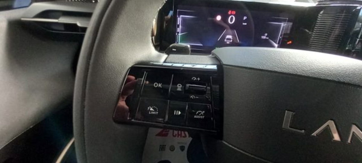Lancia Ypsilon 1.2 mhev Edizione Cassina e-dct (15)