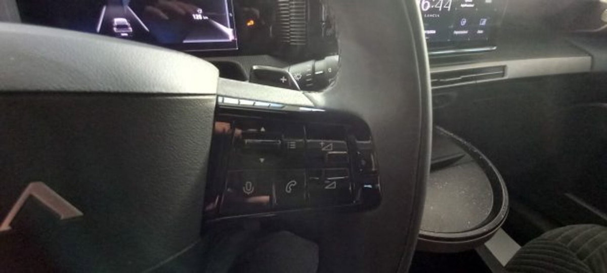 Lancia Ypsilon 1.2 mhev Edizione Cassina e-dct (16)