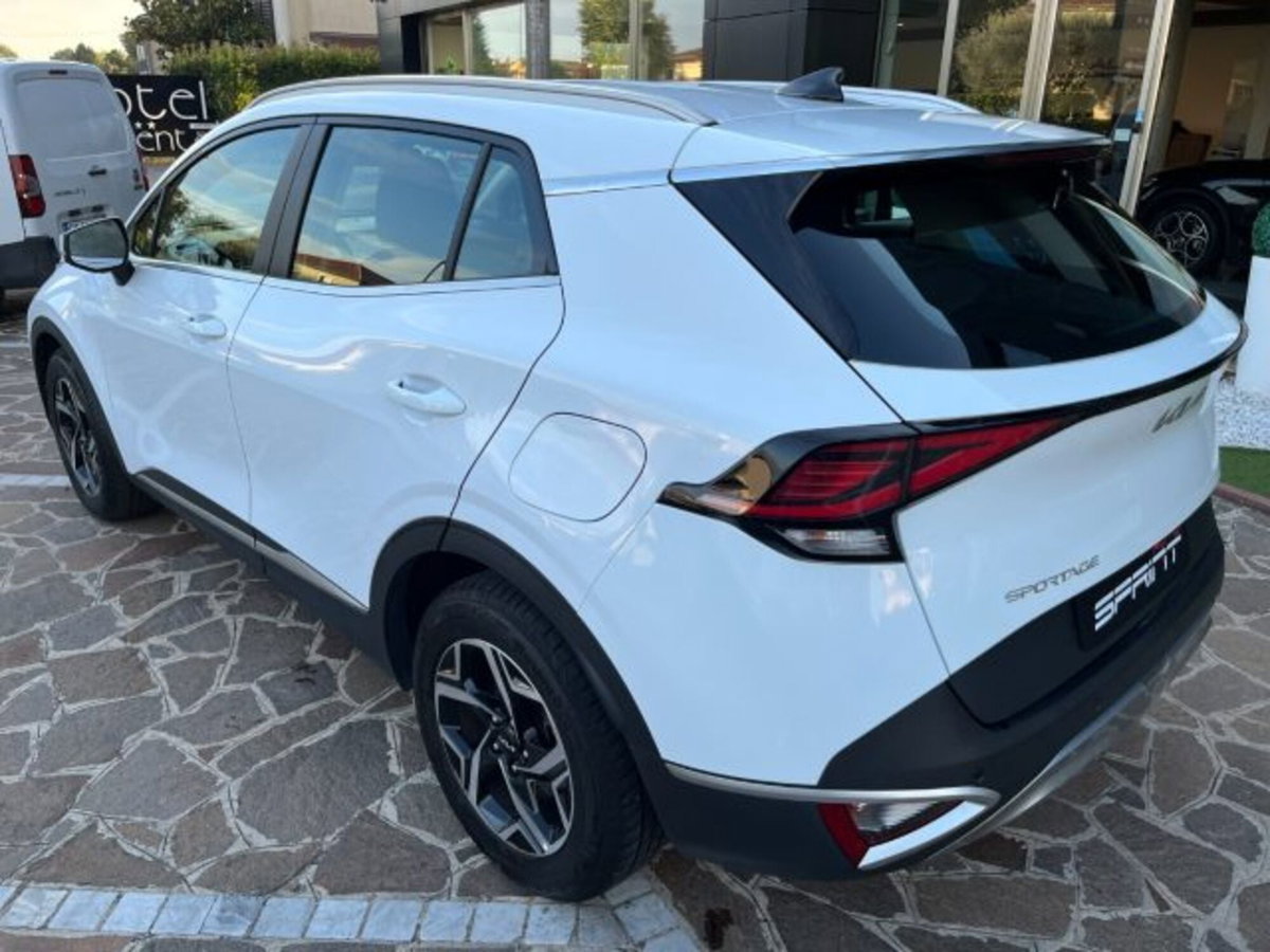Kia Sportage 1.6 crdi mhev Business dct (2)