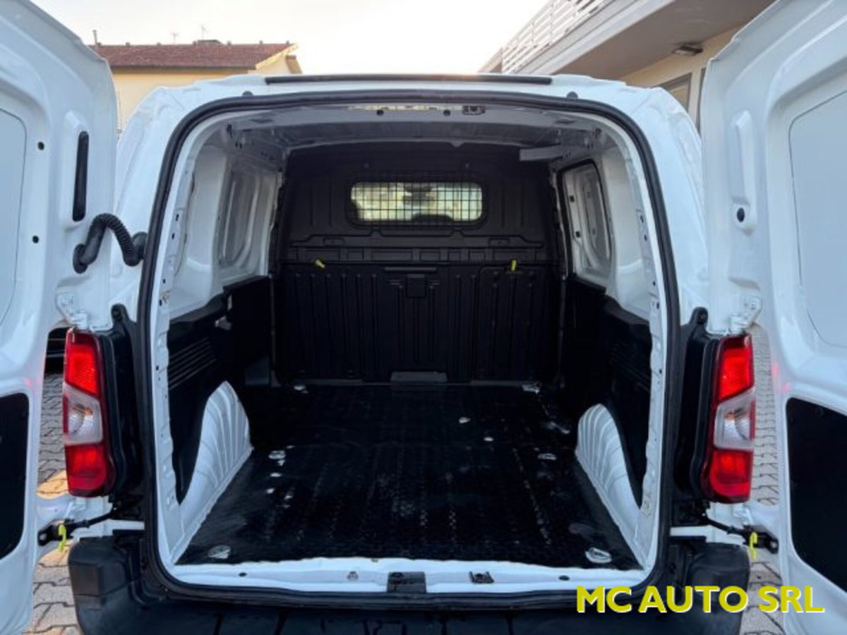 Toyota Proace City City 1.5D 130 CV S&S PC 4p. Ground (12)