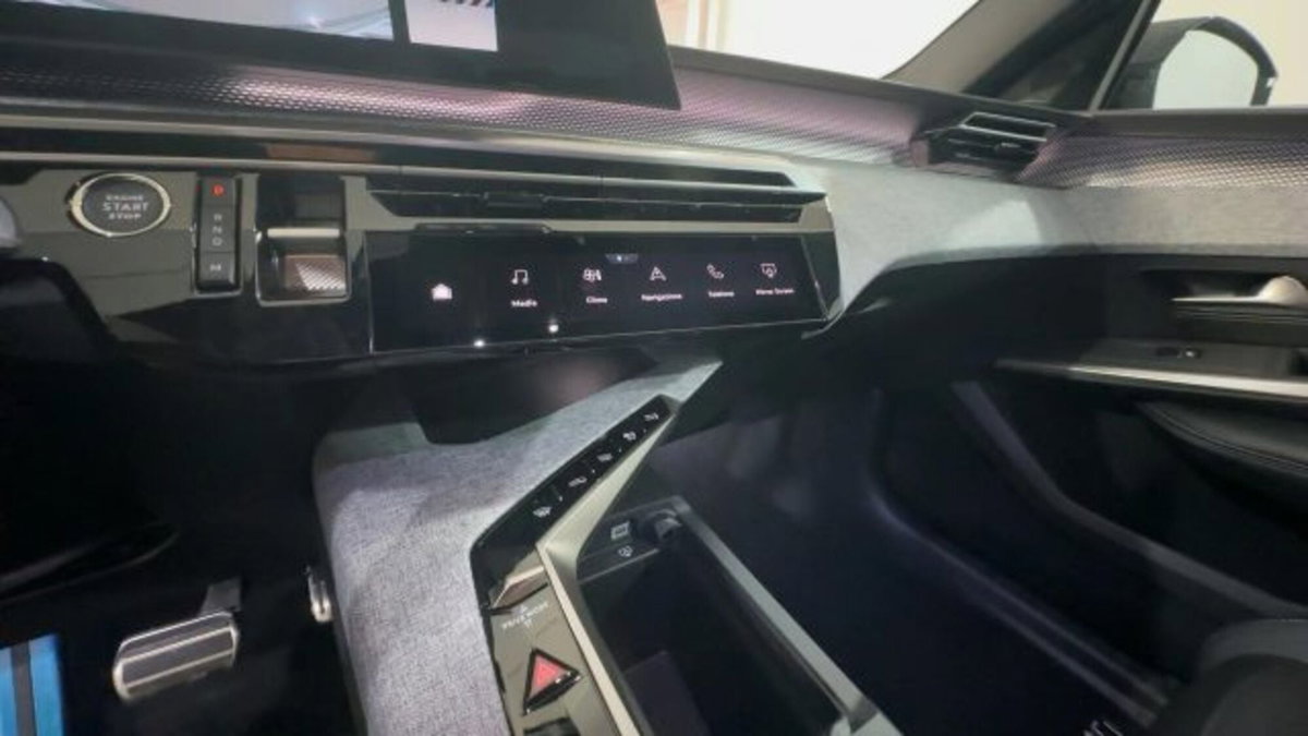 Peugeot 3008 1.2 hybrid 48V GT 136cv e-dcs6 (15)