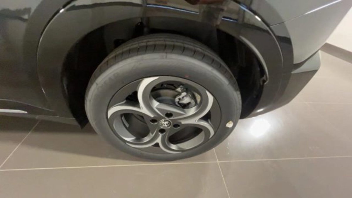 Alfa Romeo Junior 1.2 ibrida Sport Speciale 145cv edct6 (7)