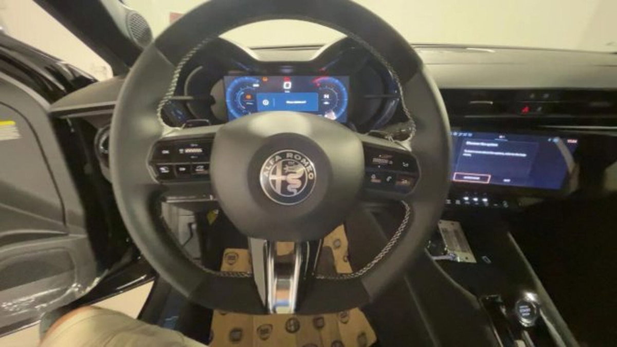 Alfa Romeo Junior 1.2 ibrida Sport Speciale 145cv edct6 (13)