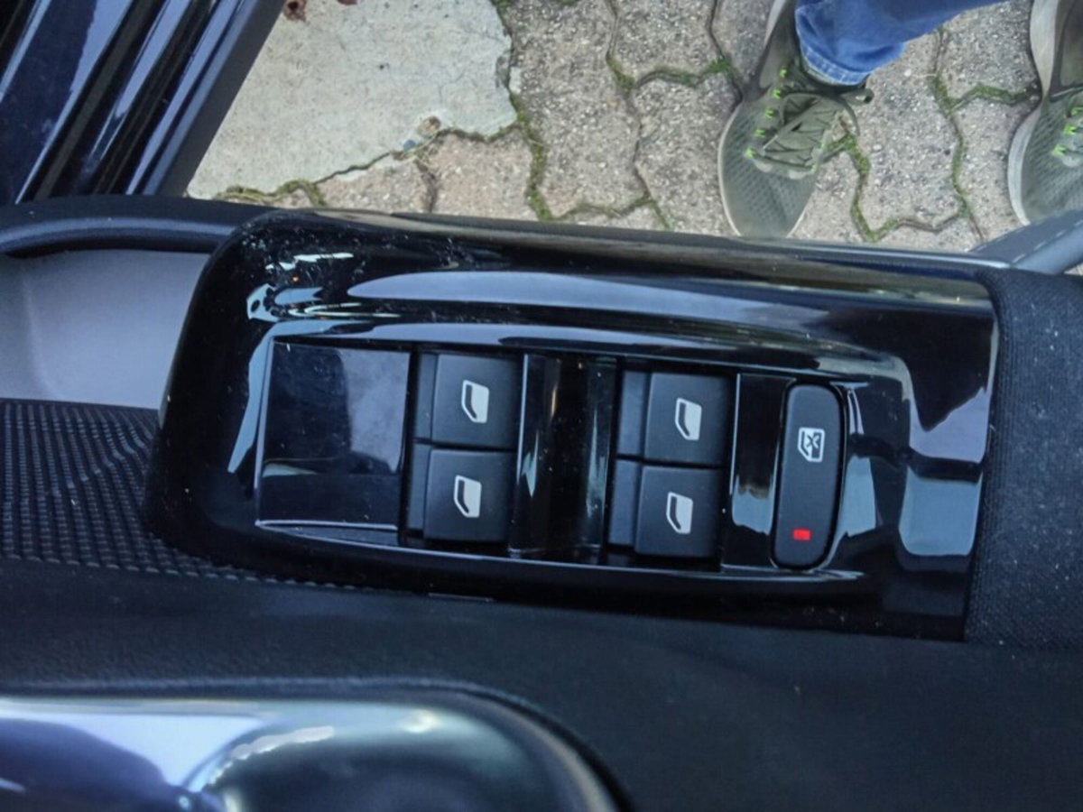 Citroen C3 PureTech 110 S&S EAT6 Shine (20)