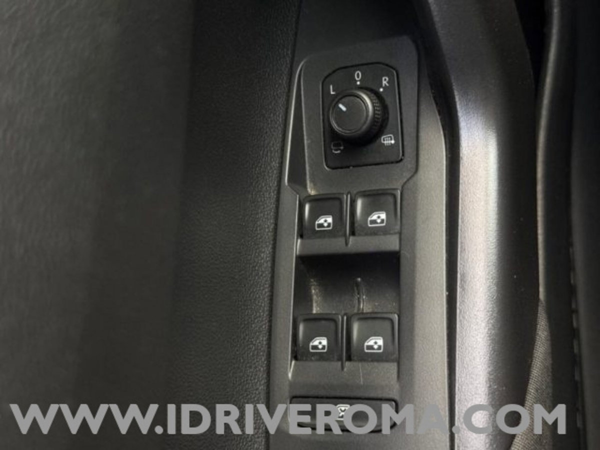 Volkswagen Taigo 1.0 tsi R-Line 95cv (16)