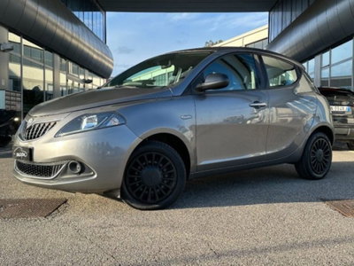 Lancia Ypsilon 1.0 FireFly 5 porte S&S Hybrid Ecochic Silver usata