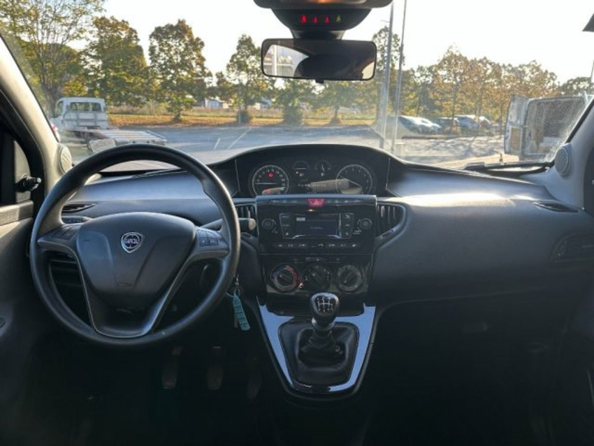 Lancia Ypsilon 1.0 FireFly 5 porte S&S Hybrid Ecochic Silver (10)