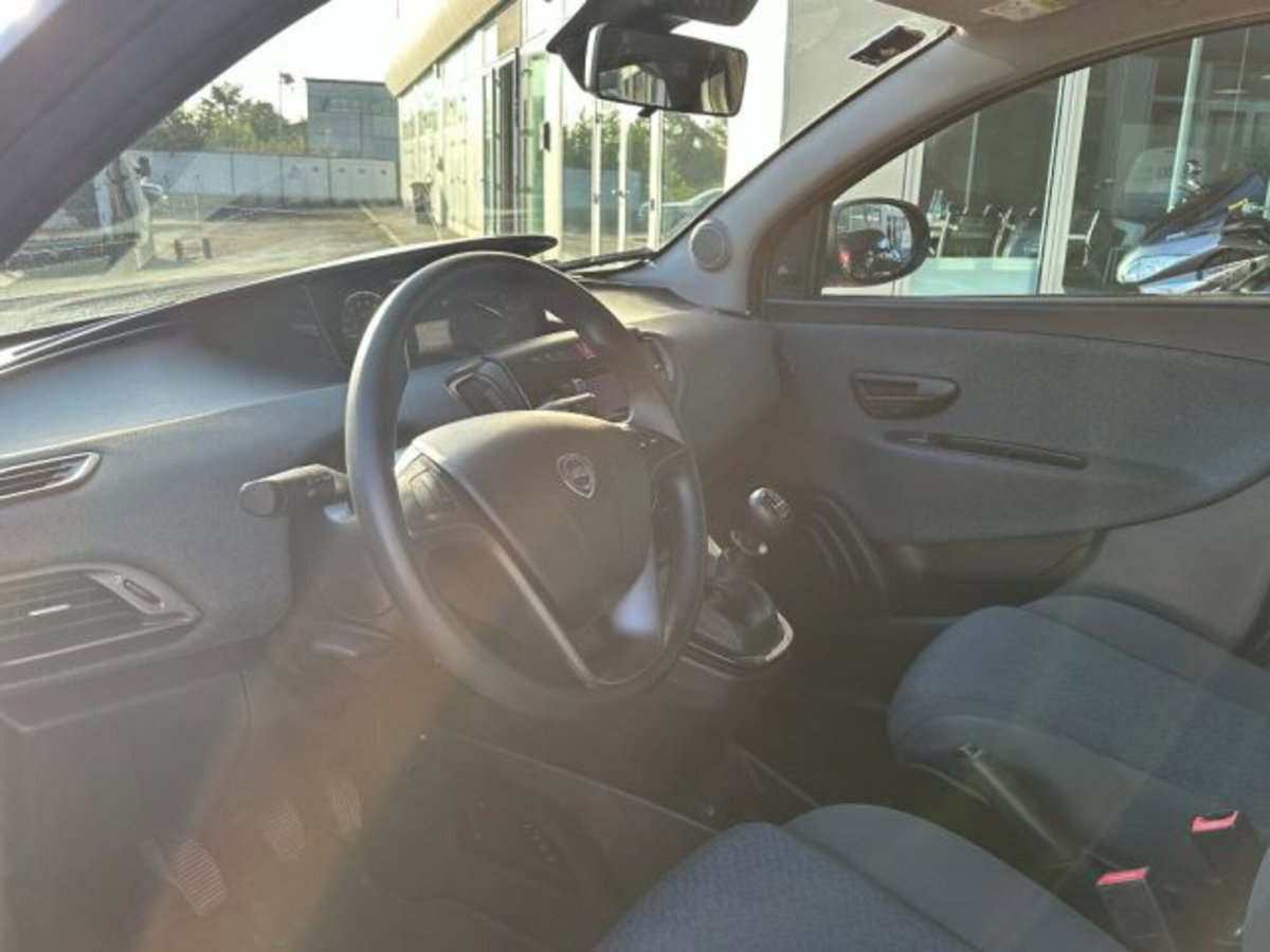 Lancia Ypsilon 1.0 FireFly 5 porte S&S Hybrid Ecochic Silver (11)