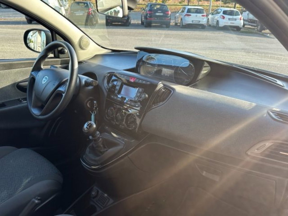 Lancia Ypsilon 1.0 FireFly 5 porte S&S Hybrid Ecochic Silver (13)