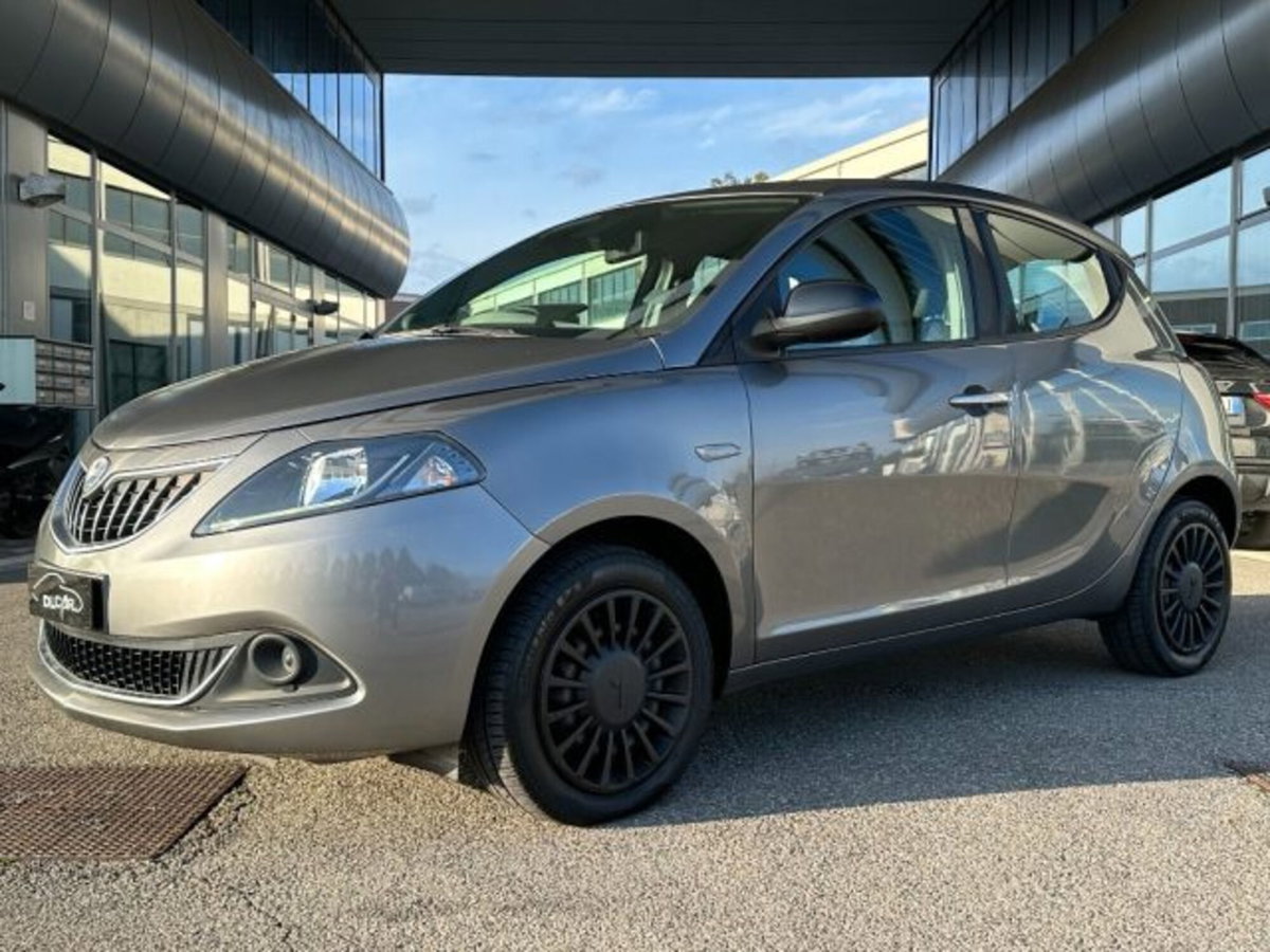 Lancia Ypsilon 1.0 FireFly 5 porte S&S Hybrid Ecochic Silver (3)