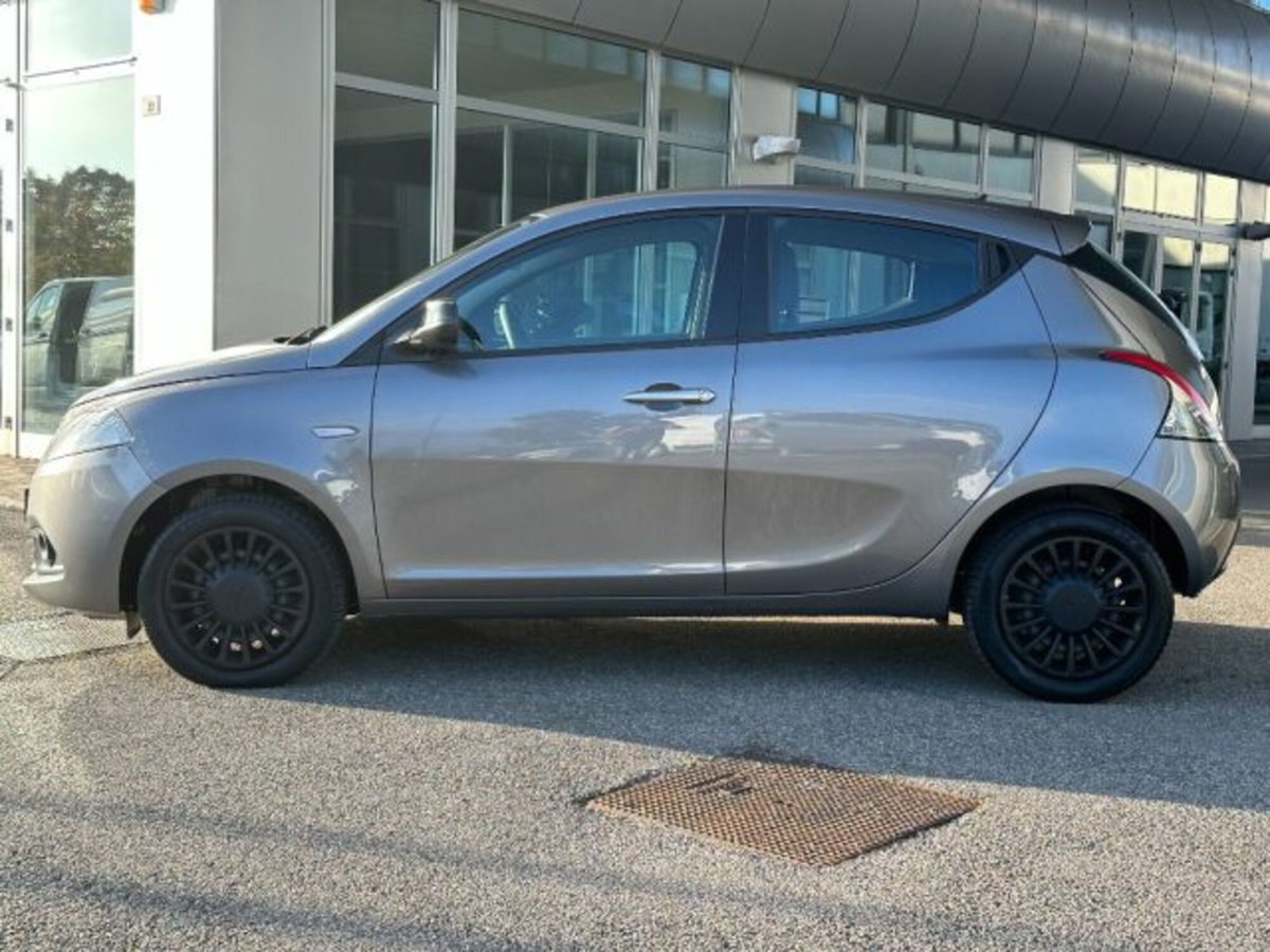 Lancia Ypsilon 1.0 FireFly 5 porte S&S Hybrid Ecochic Silver (8)