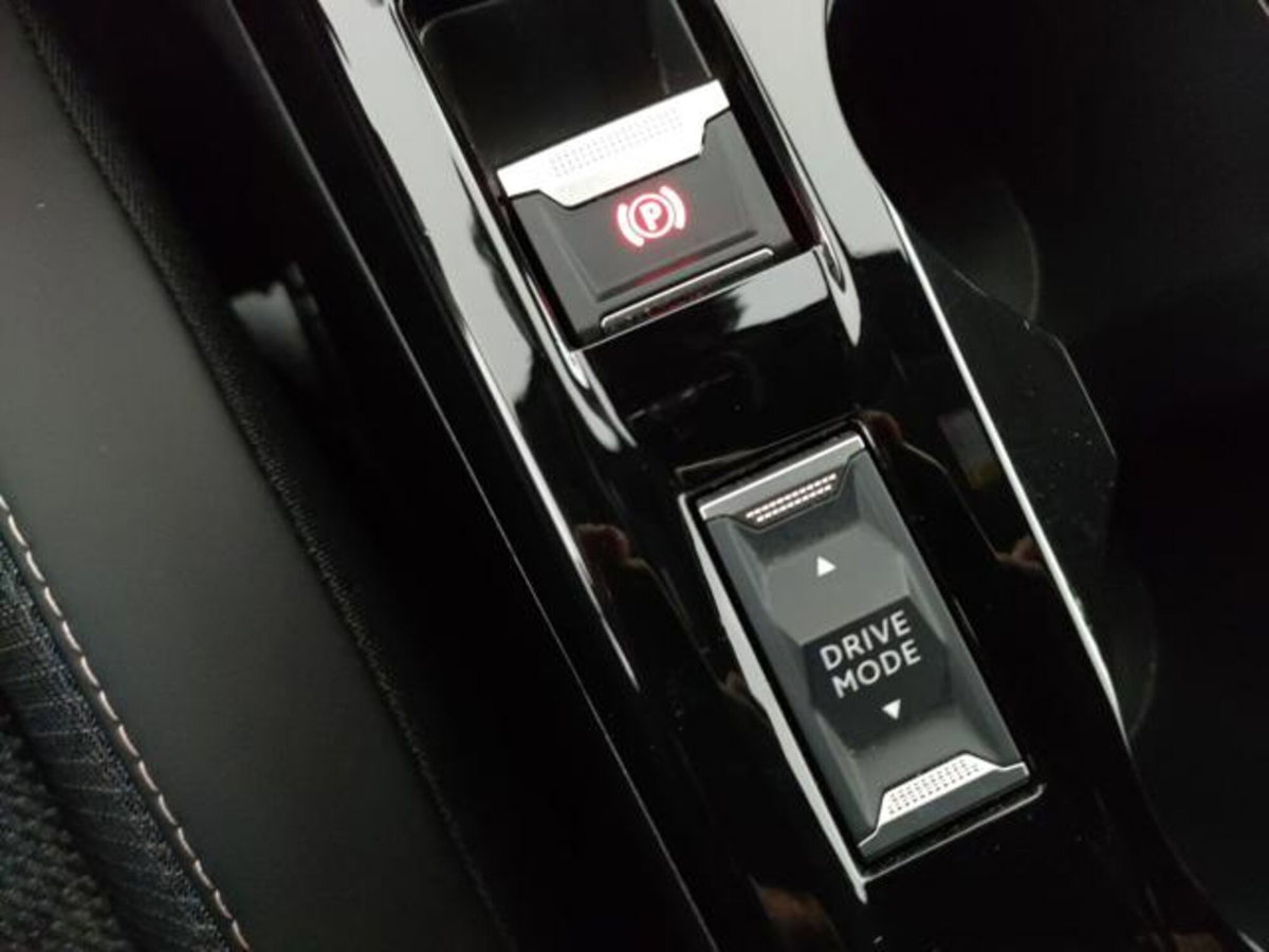 Peugeot 2008 PureTech 100 S&S Allure (16)