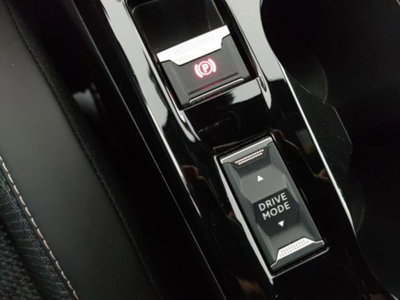 Peugeot 2008 PureTech 100 S&S Allure (16)