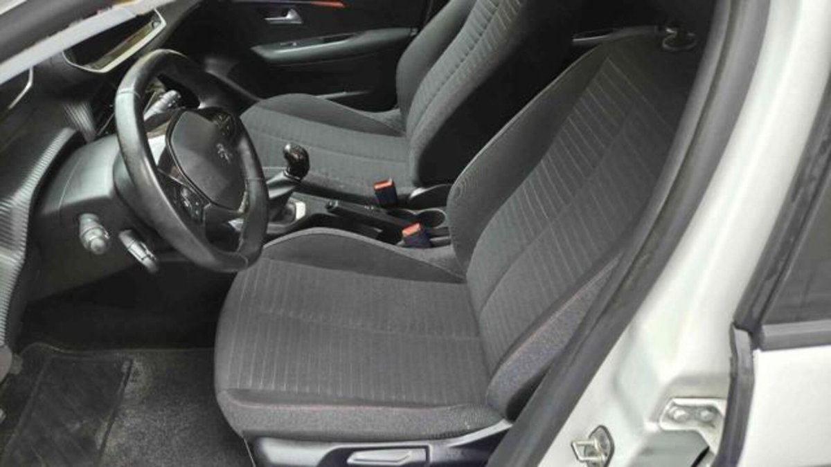 Peugeot 208 1.2 puretech Active s&s 75cv (8)