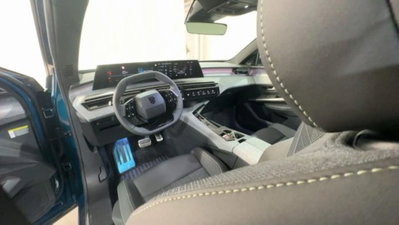 Peugeot 3008 1.2 hybrid 48V GT 136cv e-dcs6 (13)