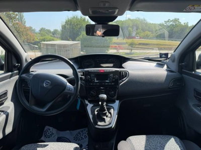 Lancia Ypsilon 1.0 FireFly 5 porte S&S Hybrid Silver Plus (12)