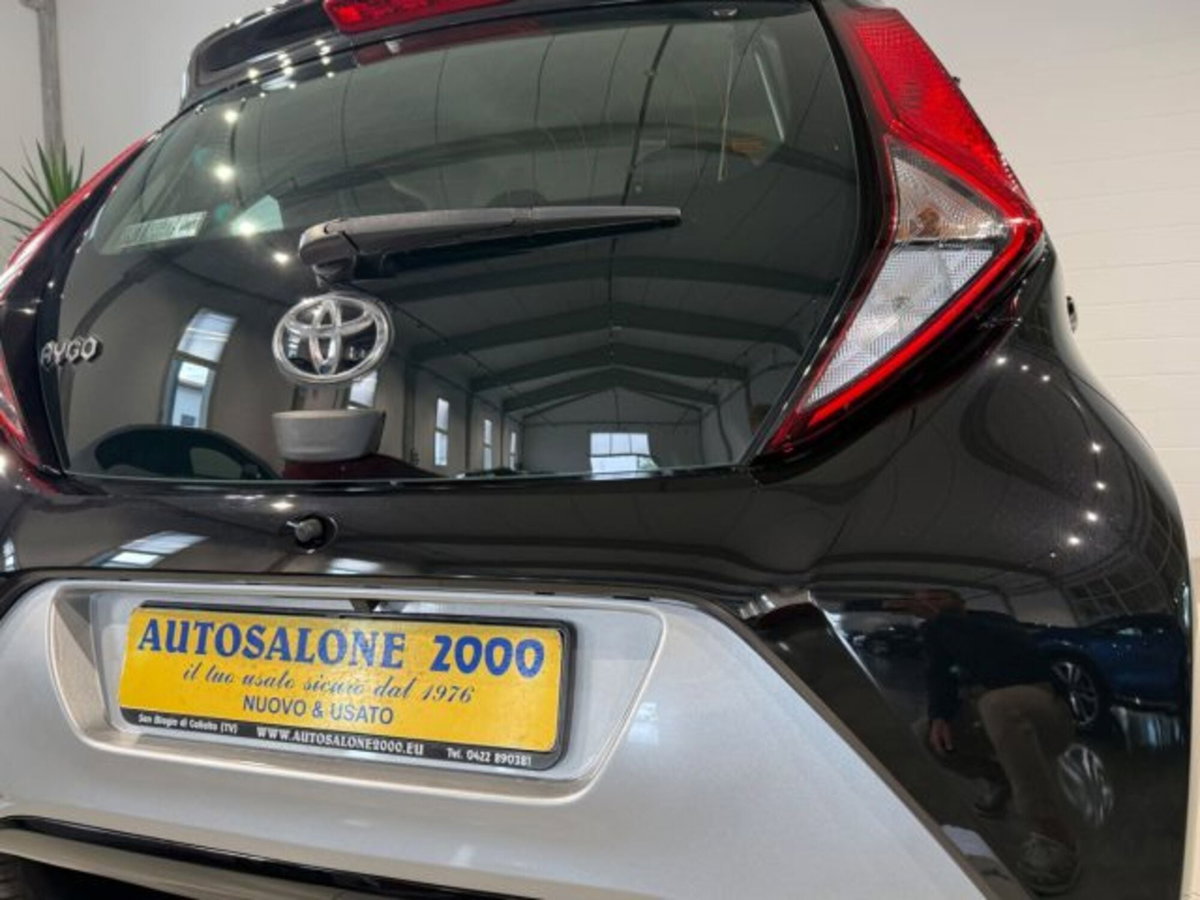 Toyota Aygo 1.0 VVT-i 72 CV 5 porte x-play (17)