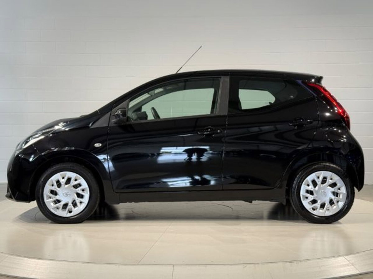 Toyota Aygo 1.0 VVT-i 72 CV 5 porte x-play (2)