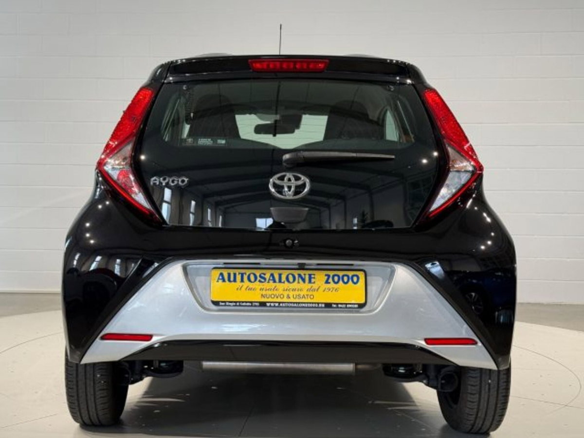 Toyota Aygo 1.0 VVT-i 72 CV 5 porte x-play (4)