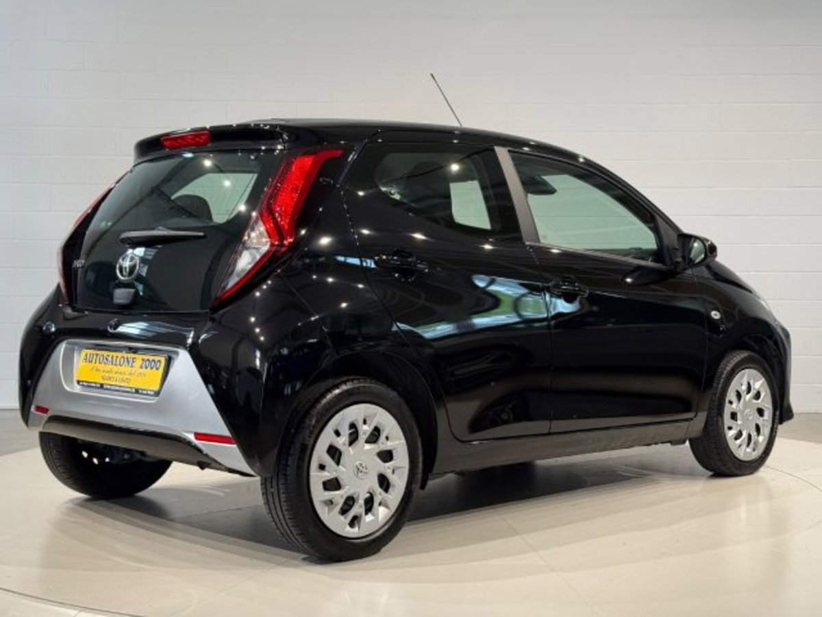 Toyota Aygo 1.0 VVT-i 72 CV 5 porte x-play (5)
