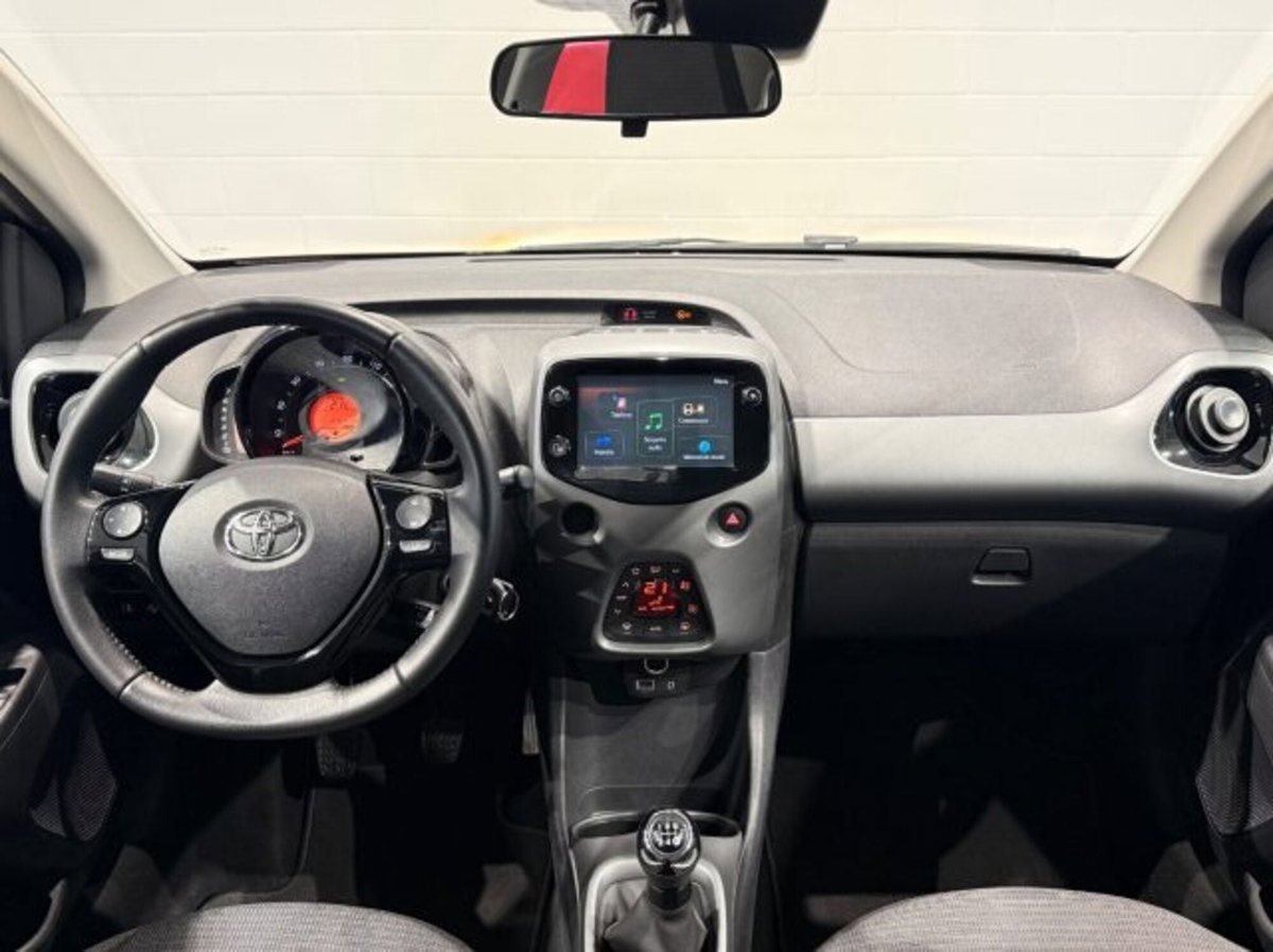 Toyota Aygo 1.0 VVT-i 72 CV 5 porte x-play (9)