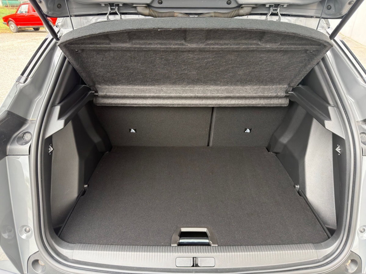 Peugeot 2008 PureTech 130 S&S EAT8 GT (10)