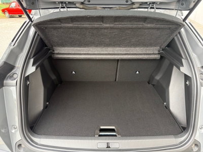 Peugeot 2008 PureTech 130 S&S EAT8 GT (10)
