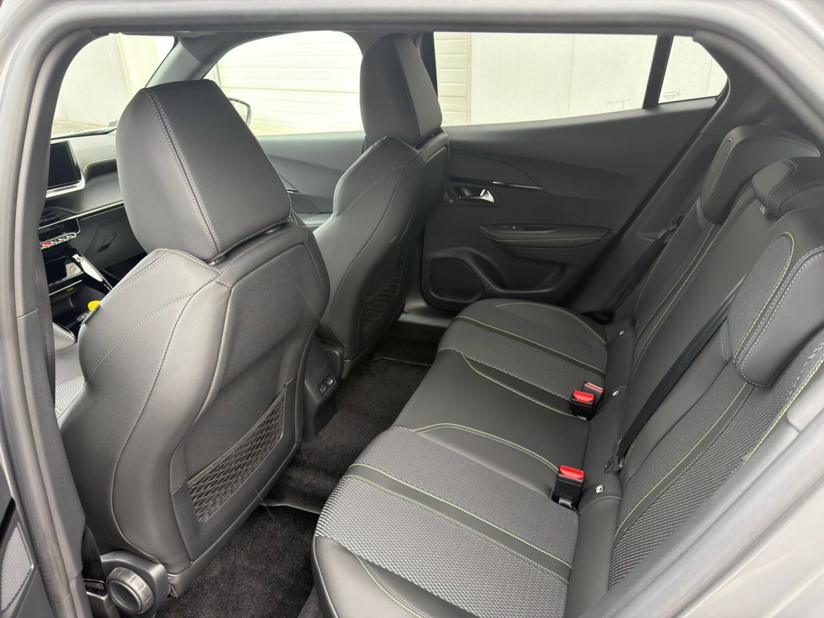 Peugeot 2008 PureTech 130 S&S EAT8 GT (12)
