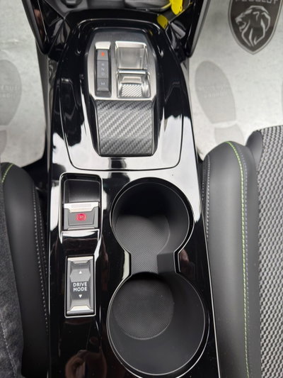Peugeot 2008 PureTech 130 S&S EAT8 GT (16)