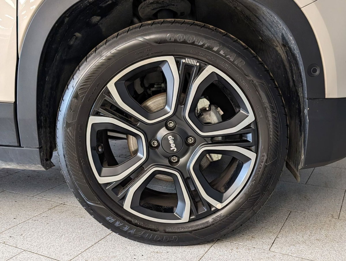 Jeep Avenger 1.2 turbo Summit fwd 100cv (13)