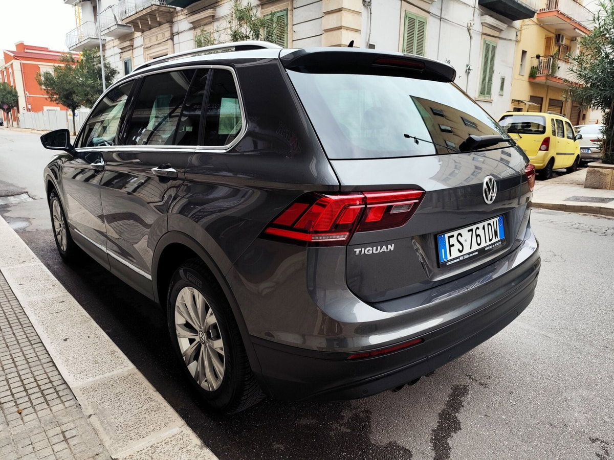 Volkswagen Tiguan Allspace 2.0 tdi R-Line 150cv dsg (6)