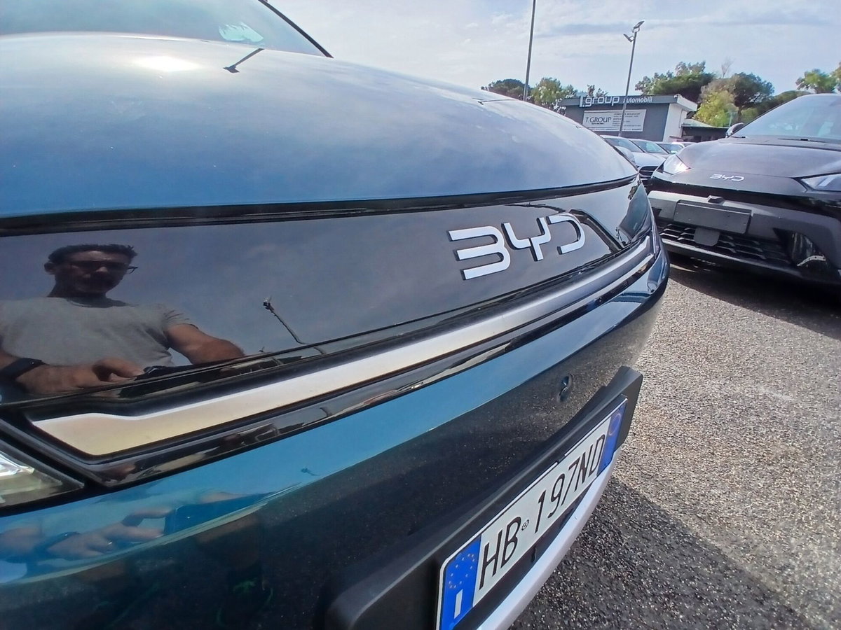 Byd Atto 2 DM-i 1.5 phev Boost 212cv (10)