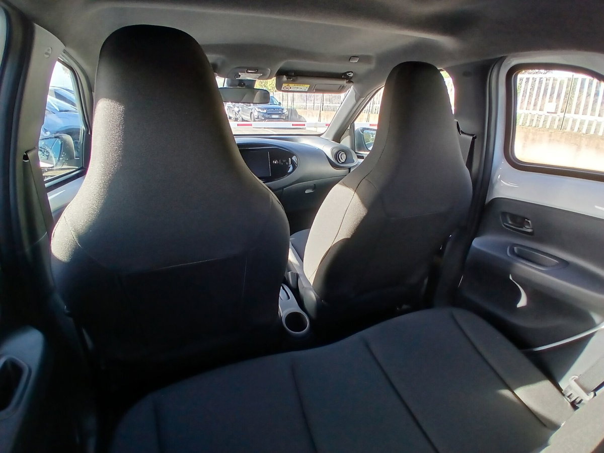 Toyota Aygo X 1.0 VVT-i 72 CV 5p. Undercover S-CVT (15)