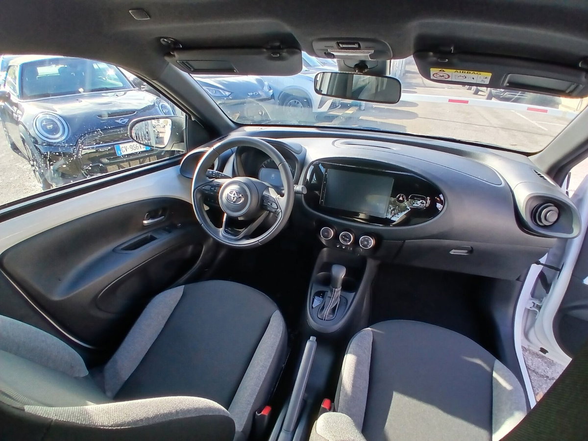 Toyota Aygo X 1.0 VVT-i 72 CV 5p. Undercover S-CVT (17)