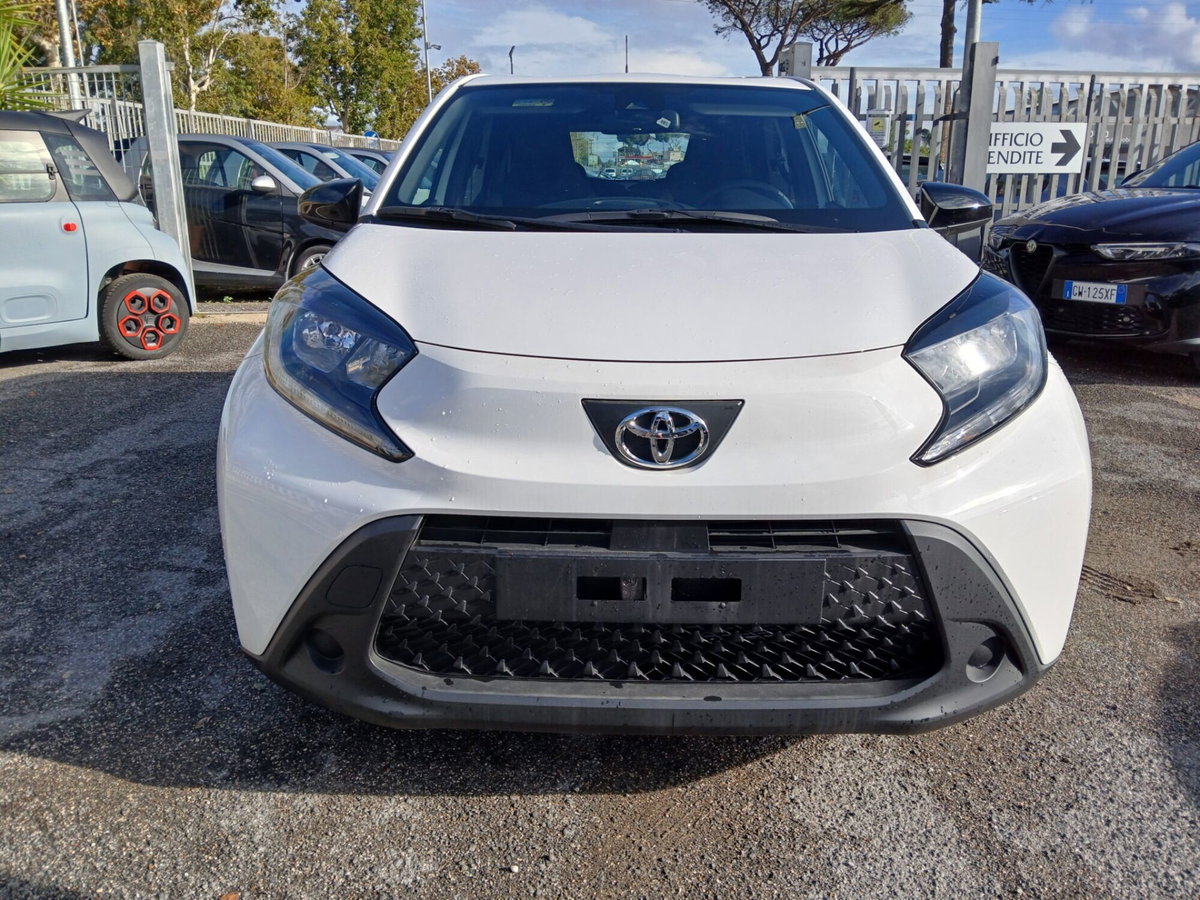 Toyota Aygo X 1.0 VVT-i 72 CV 5p. Undercover S-CVT (2)