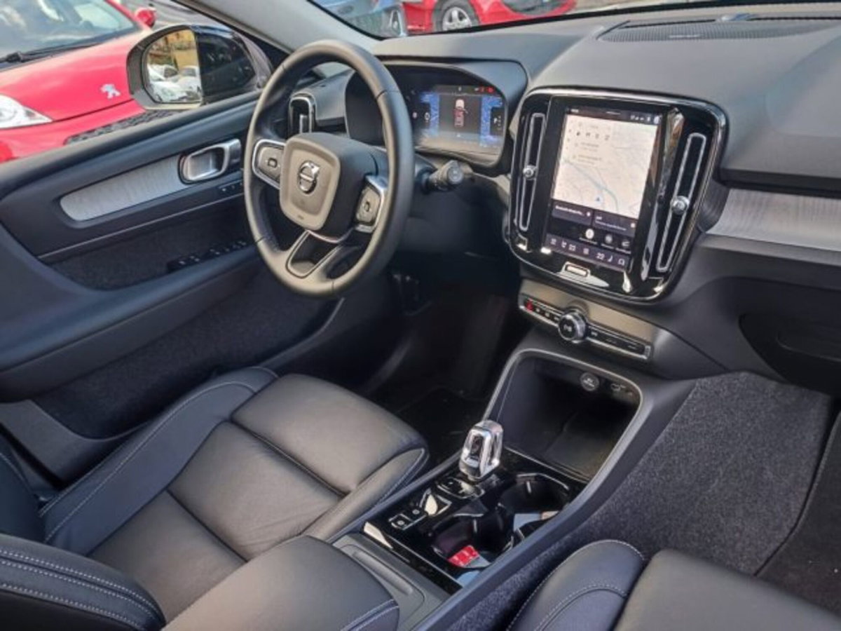 Volvo XC40 B3 automatico Ultimate Dark (10)