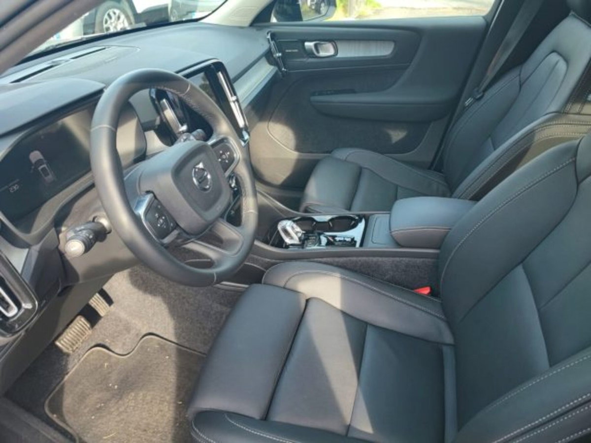 Volvo XC40 B3 automatico Ultimate Dark (11)