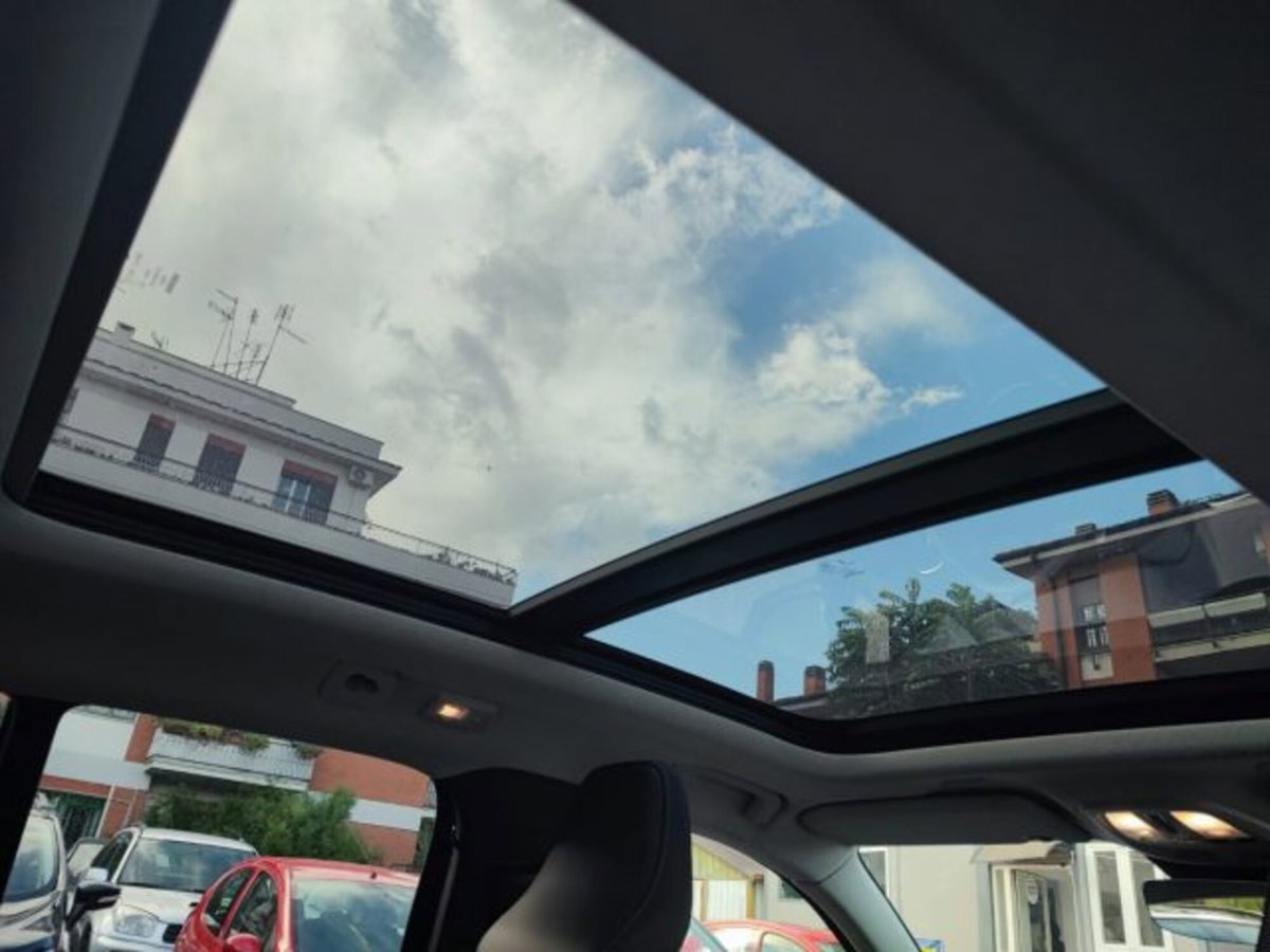 Volvo XC40 B3 automatico Ultimate Dark (14)